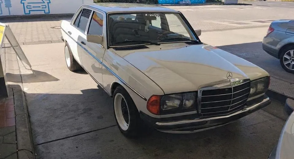 Mercedes-Benz E 230