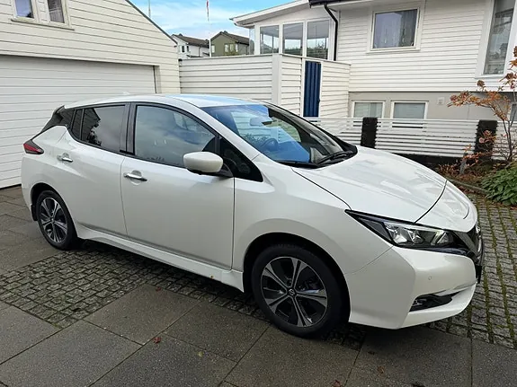Nissan Leaf 2021 photo 2