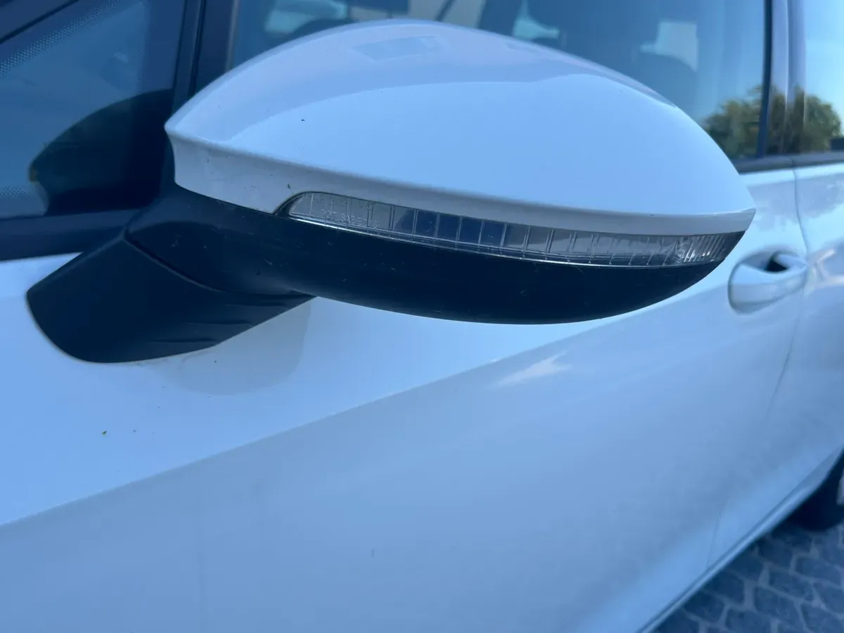 Volkswagen Golf 2022 photo 2