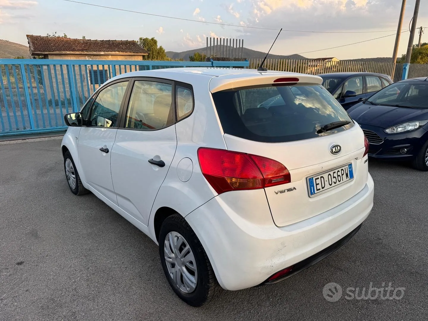 Kia Venga 2012 photo 3