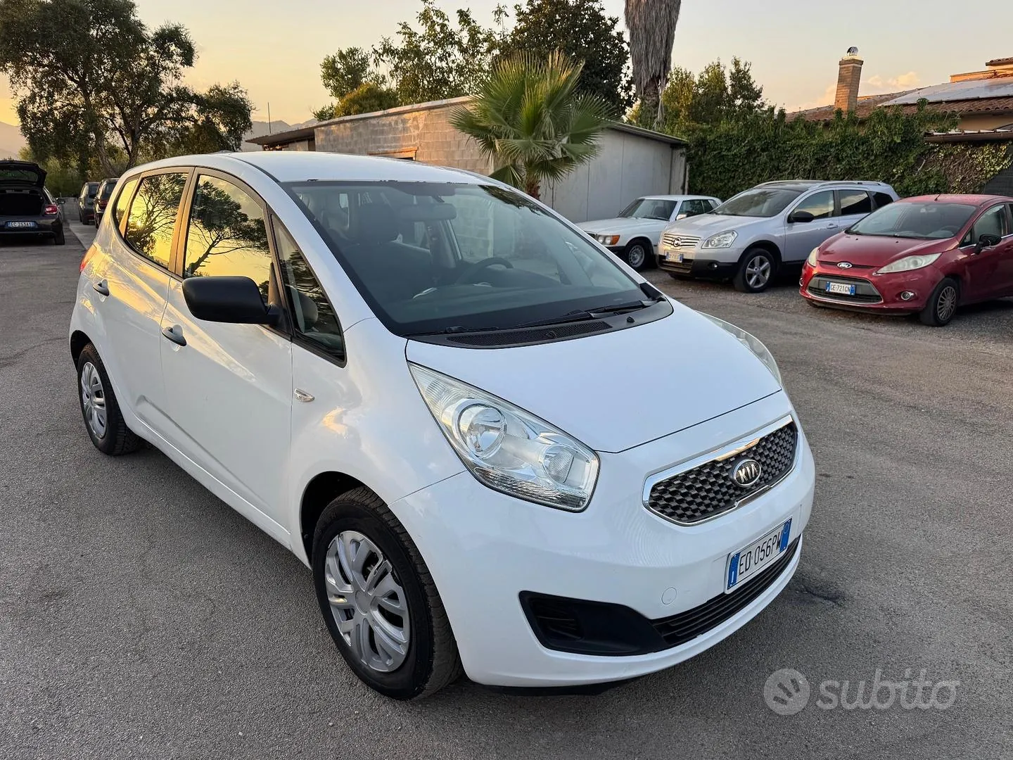 Kia Venga 2012 photo 2