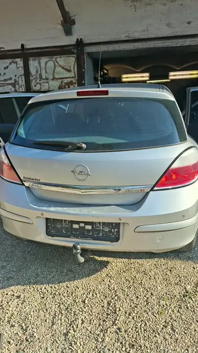 Opel Astra 2004 photo 2