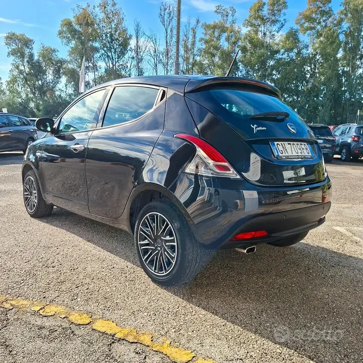 Lancia Ypsilon 2023 photo 5