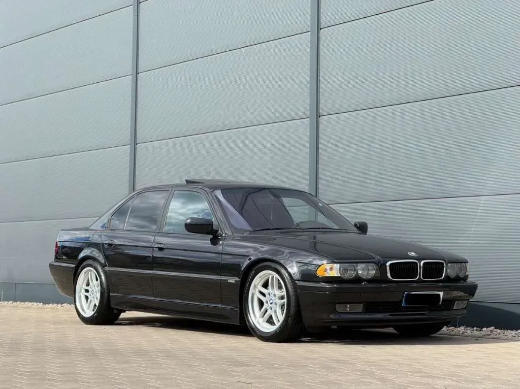BMW 7 Series 2001 photo 2