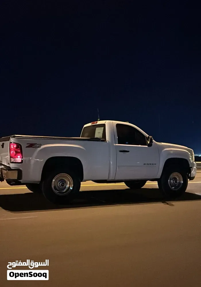 GMC Sierra 2013 photo 2