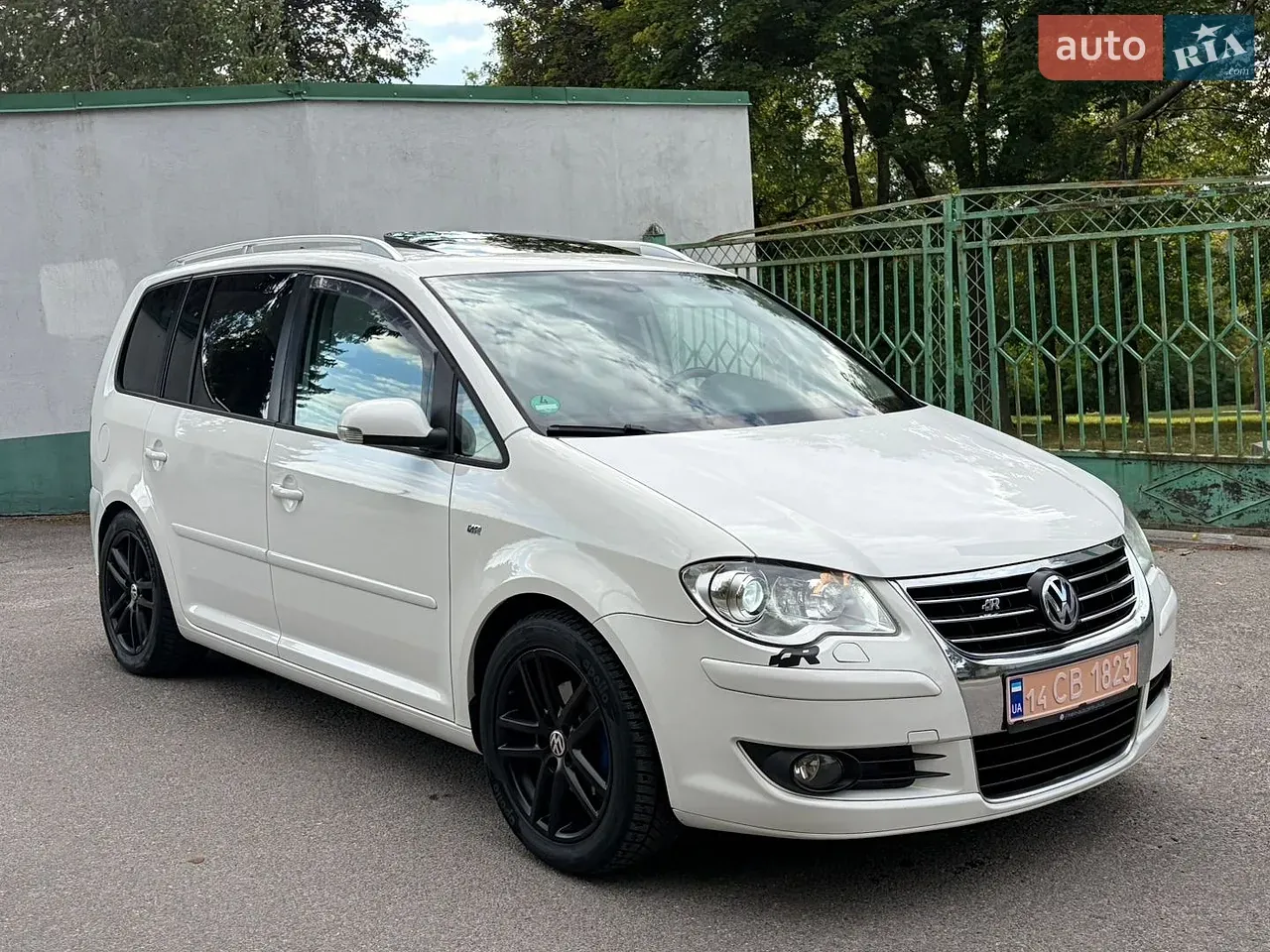Volkswagen Touran 2009 photo 2