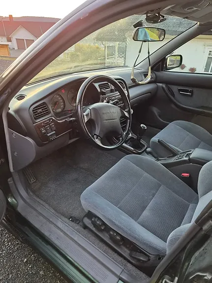 Subaru Legacy 2001 photo 2