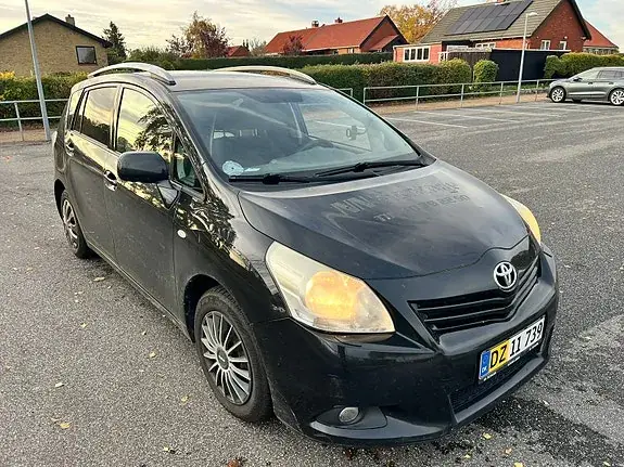 Toyota Verso 2011 photo 2