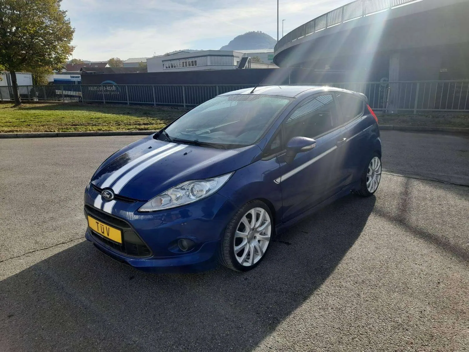 Ford Fiesta 2011 photo 2