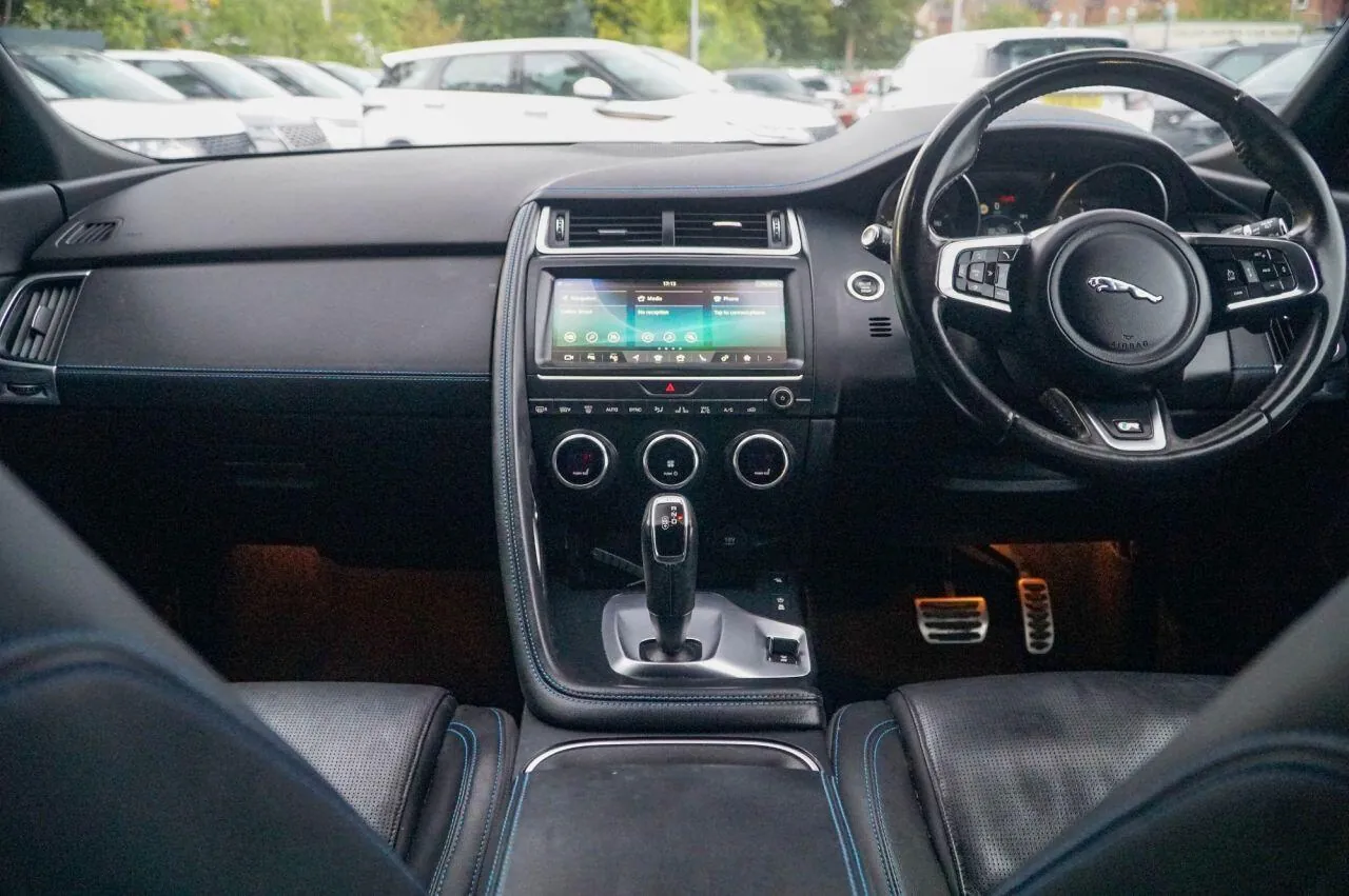 Jaguar E-Pace 2018 photo 4