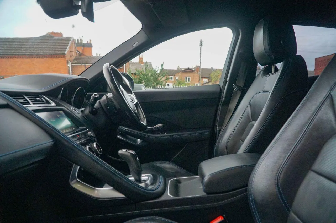 Jaguar E-Pace 2018 photo 2