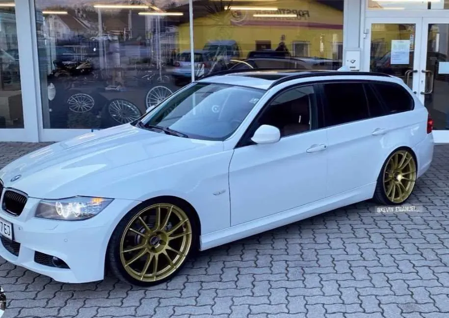 BMW 3 Series 2009 photo 3