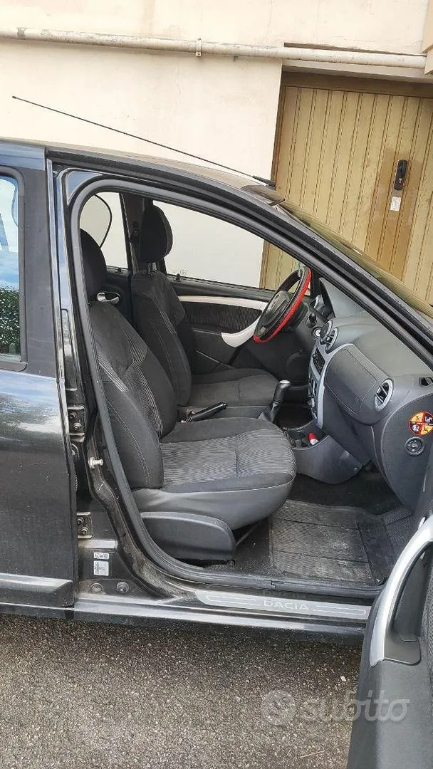 Dacia Sandero 2009 photo 2