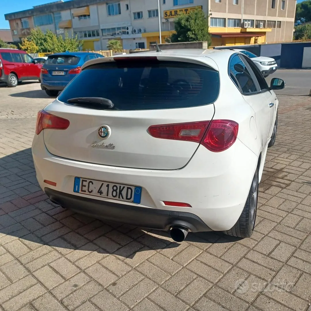 Alfa Romeo Giulietta 2010 photo 2