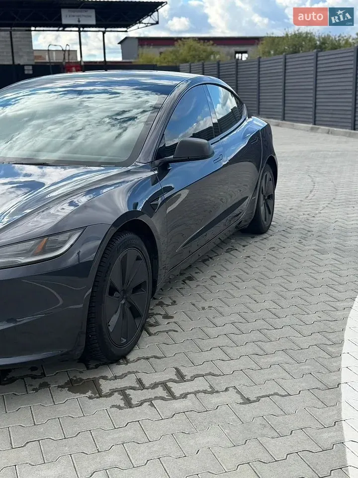 Tesla Model 3 2024 photo 4