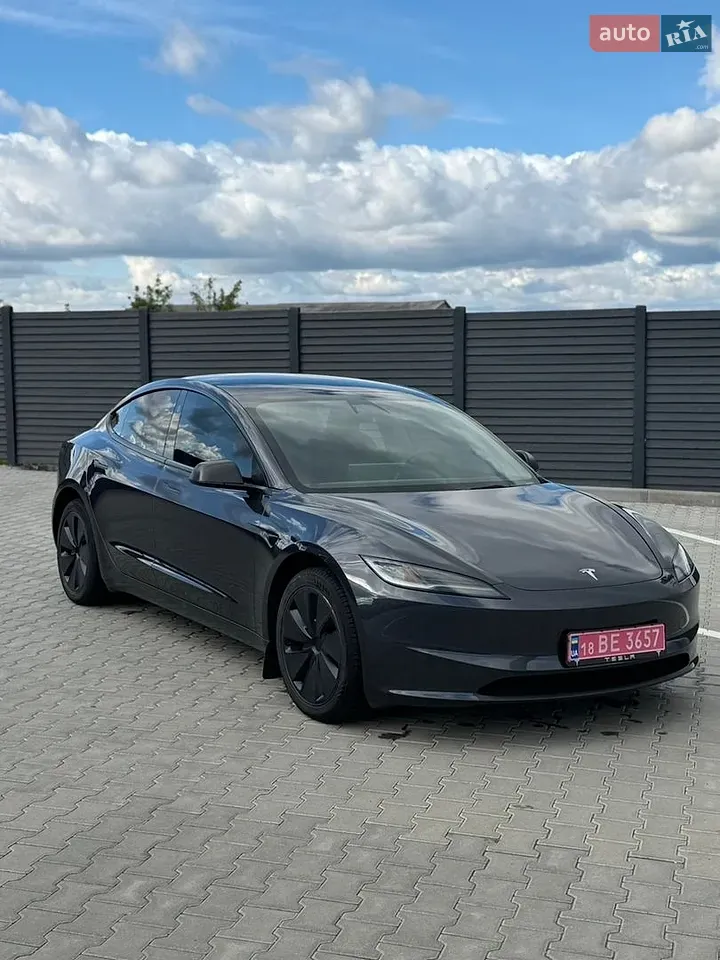 Tesla Model 3 2024 photo 2