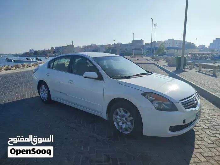 Nissan Altima 2010 photo 2
