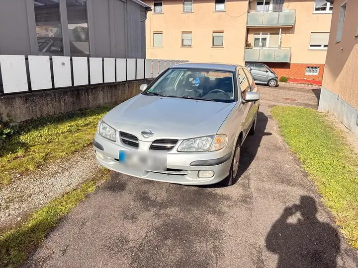 Nissan Almera