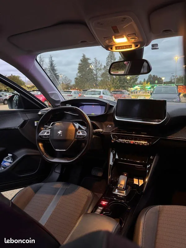 Peugeot 208 2020 photo 3
