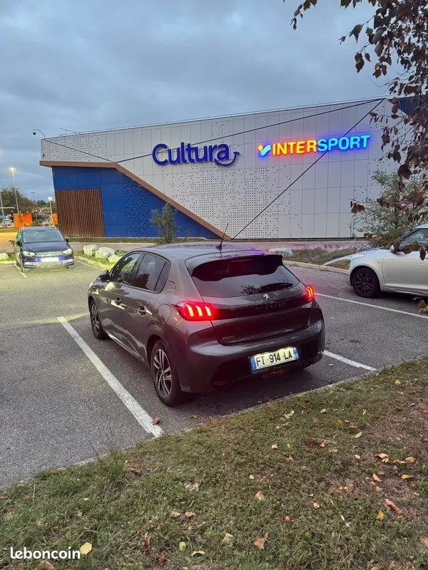 Peugeot 208 2020 photo 2