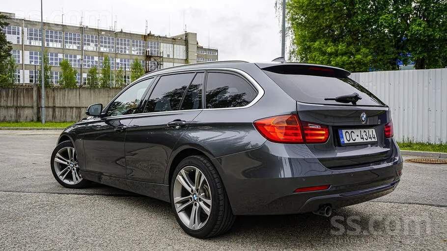 BMW 318 2015 photo 2
