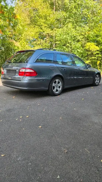 Mercedes-Benz W211