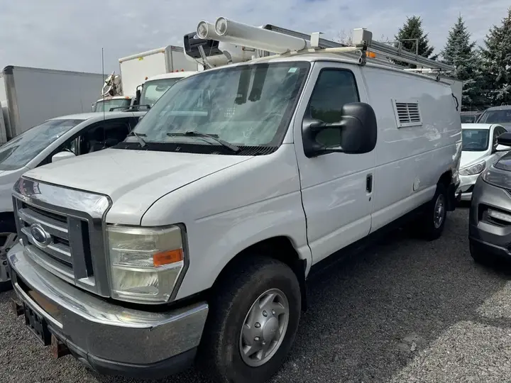 Ford E-Series Van 2010 photo 3