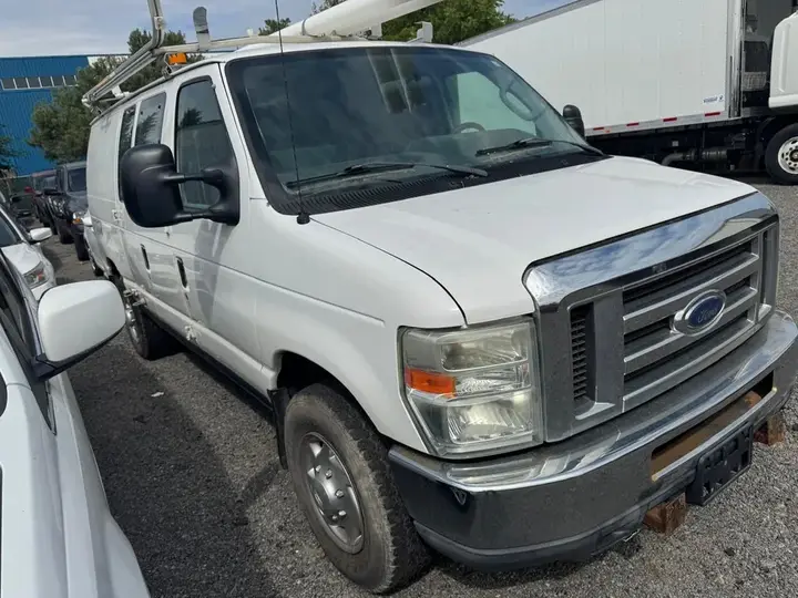 Ford E-Series Van 2010 photo 2