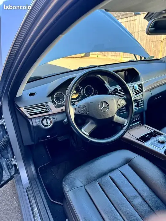 Mercedes-Benz E-Class 2011 photo 3