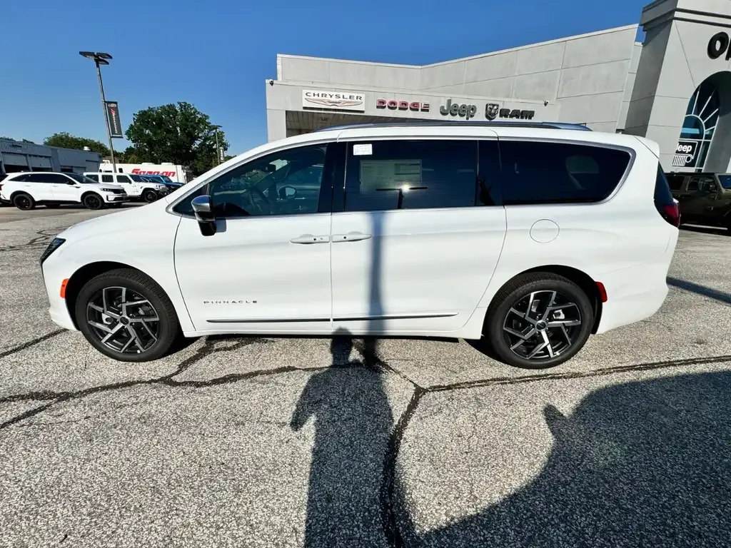 Chrysler Pacifica 2027 photo 2