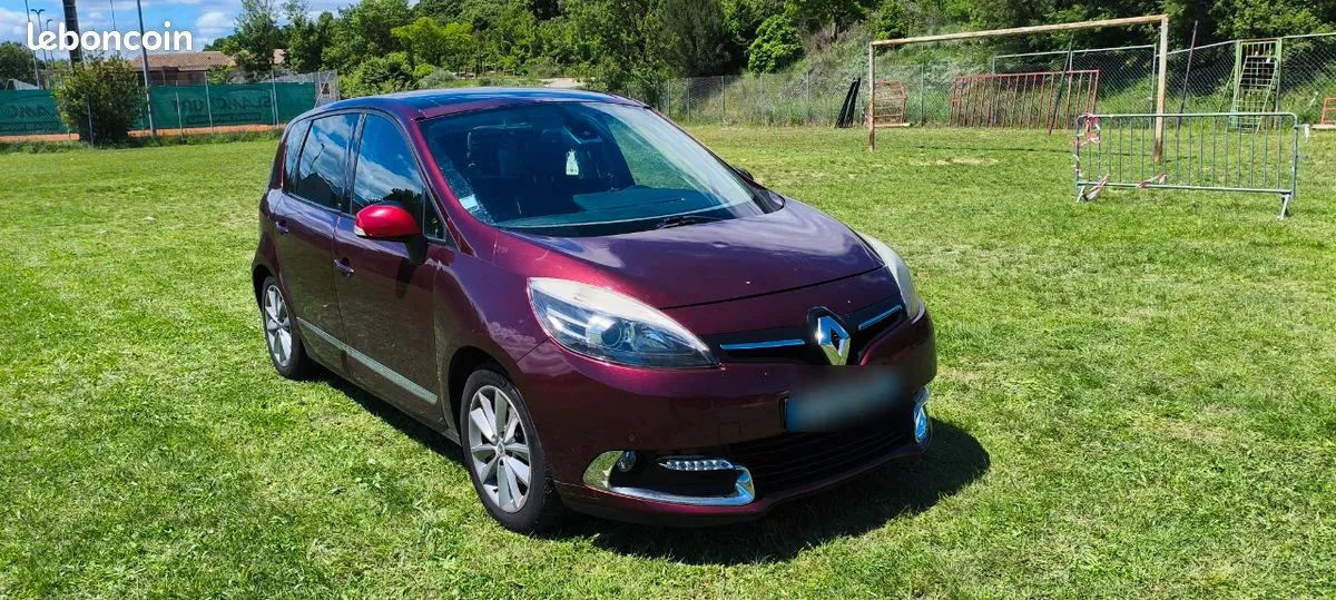 Renault Scenic 2012 photo 2