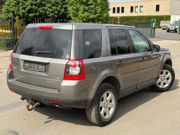 Land Rover Freelander 2010 photo 3