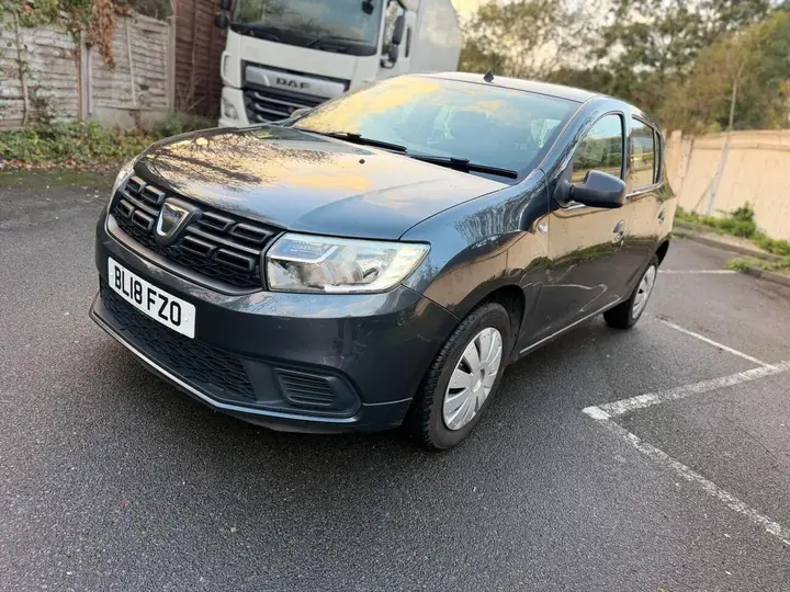 Dacia Sandero 2018 photo 2
