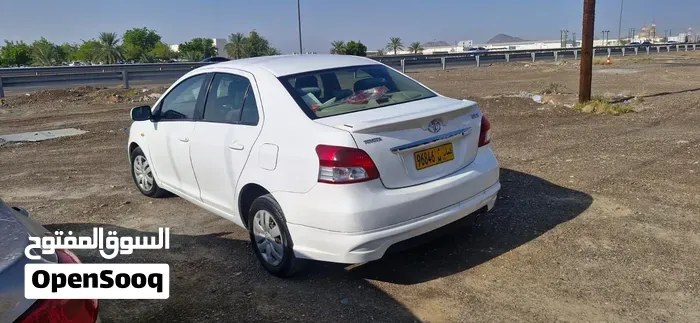 Toyota Yaris 2013 photo 2