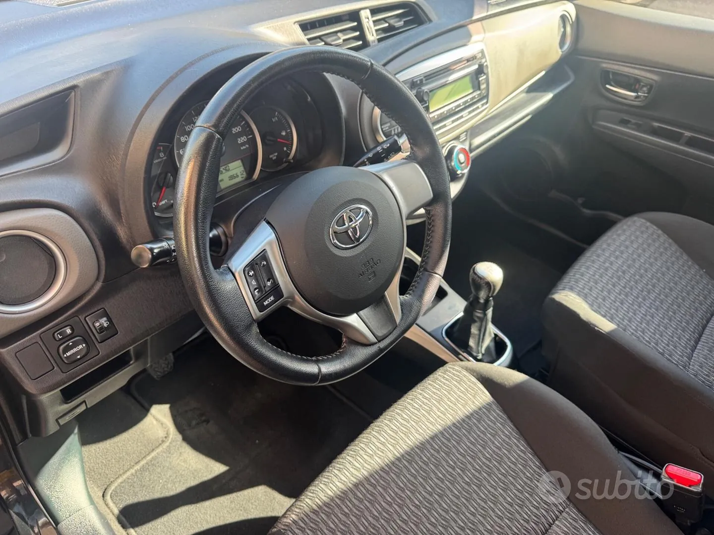 Toyota Yaris 2013 photo 4