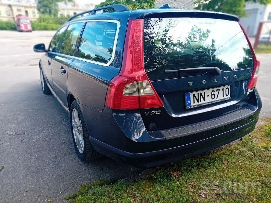 Volvo V70 2010 photo 2
