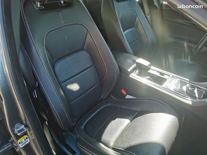 Jaguar Xe 2019 photo 5