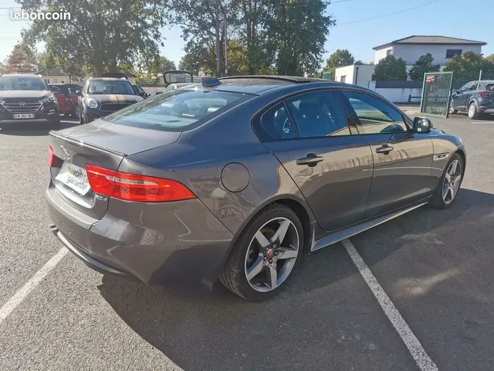 Jaguar Xe 2019 photo 3