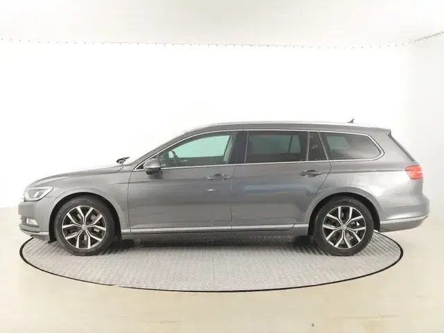 Volkswagen Passat Variant 2017 photo 2