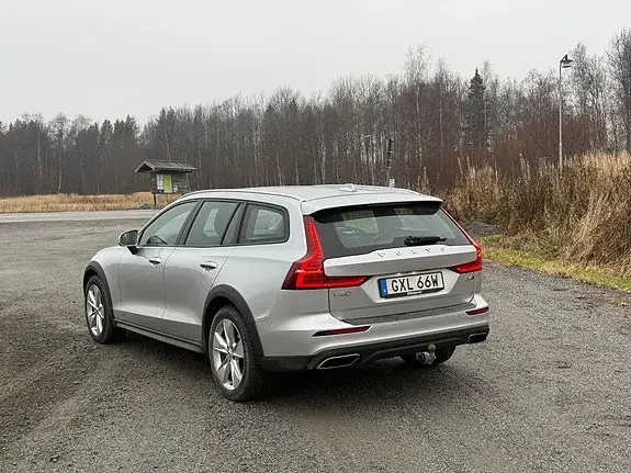 Volvo V60 Cross Country 2021 photo 2
