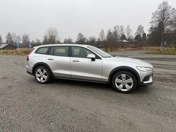 Volvo V60 Cross Country 2021 photo 3