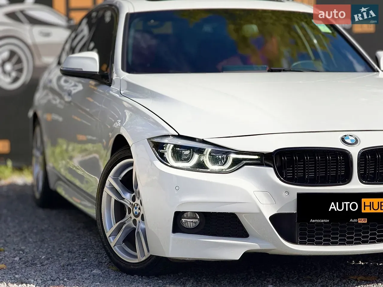BMW 3 Series 2017 photo 2
