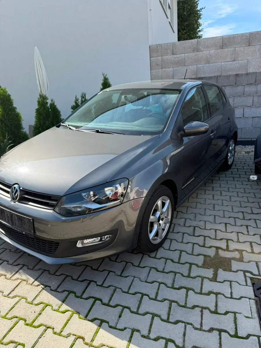 Volkswagen Polo 2011 photo 2