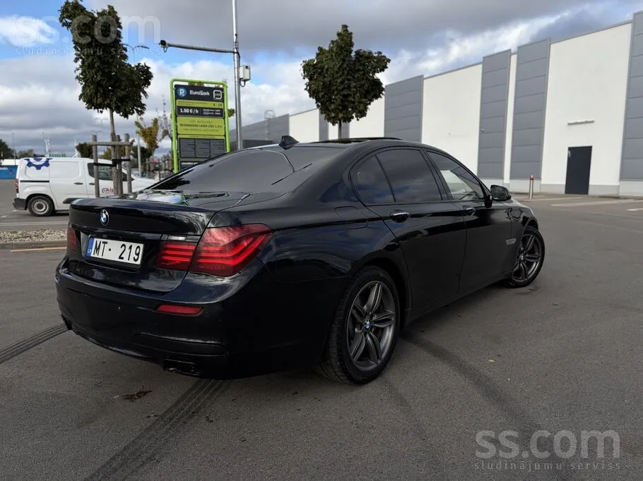 BMW 740 2012 photo 4