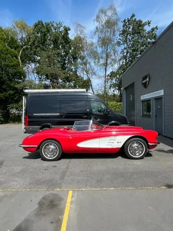 Chevrolet Corvette C1 1960 photo 2