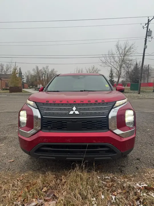 Mitsubishi Outlander 2022 photo 2