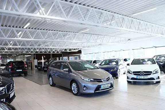 Toyota Auris 2014 photo 2