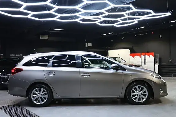 Toyota Auris 2014 photo 5