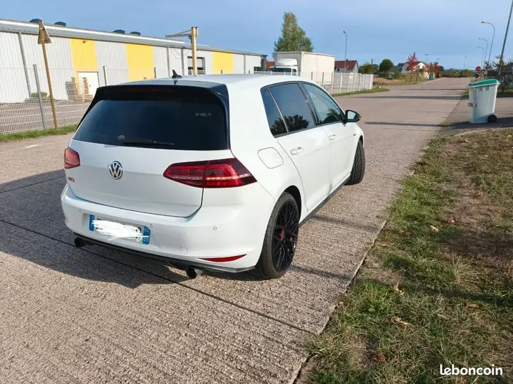 Volkswagen Golf 2015 photo 2