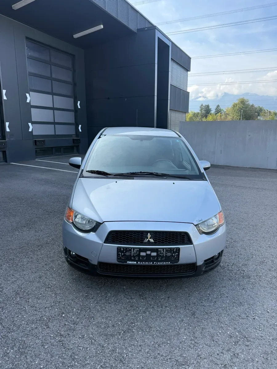 Mitsubishi Colt 2012 photo 2